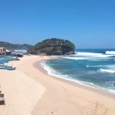 Pantai Drini, Pantai Pasir Putih yang Mempesona di Jogja